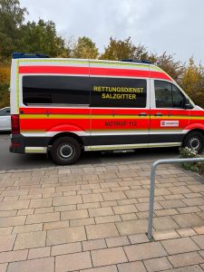 Wunsch-Ambulanz der Johanniter steht vor dem Hospiz