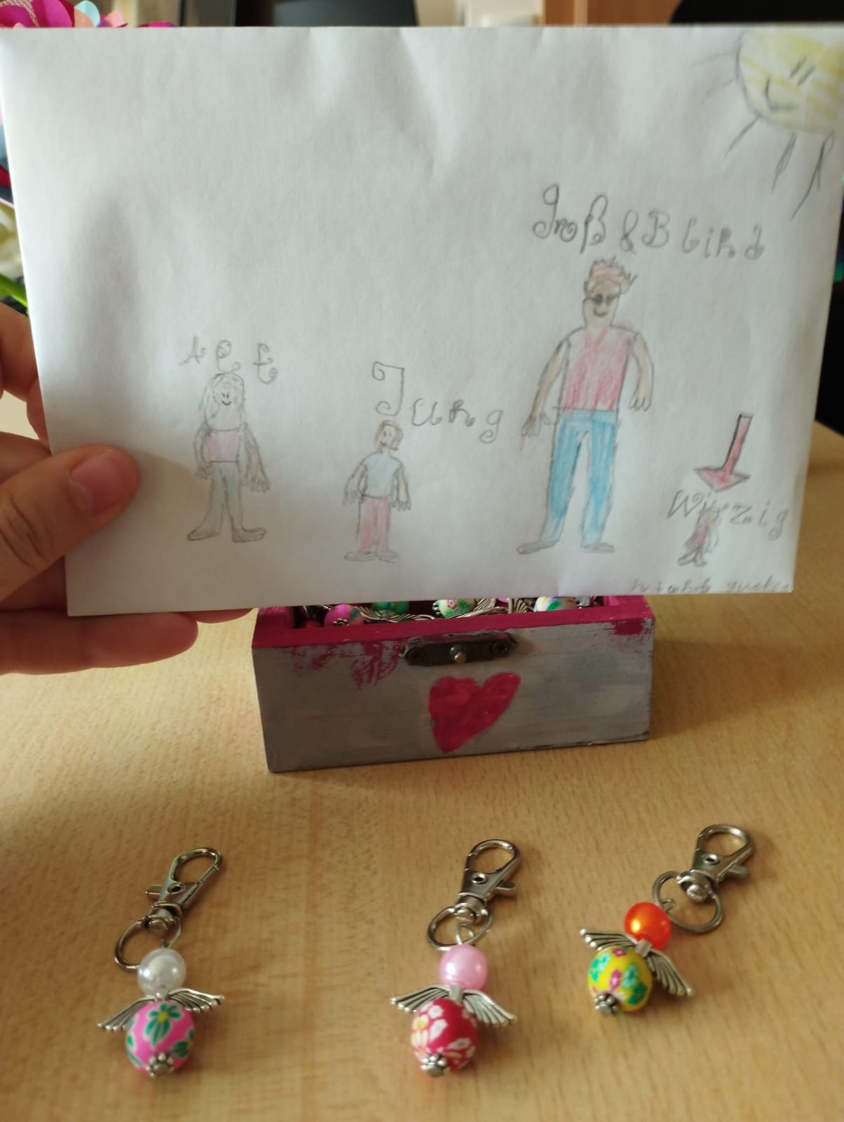 Bemalter Umschlag von 8-jähriger Spenderin Romy und 3 Schutzengel