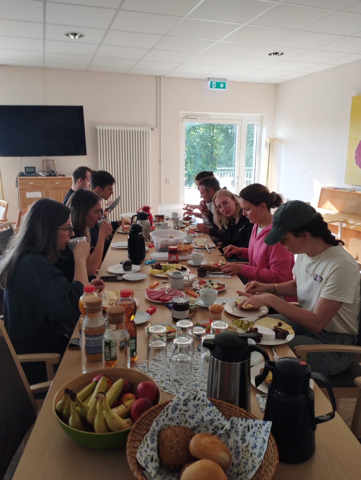 Gemeinsames Frühstück mit den Mitarbeitern von PowerCo Gemeinsames Frühstück mit den Mitarbeitern von PowerCo