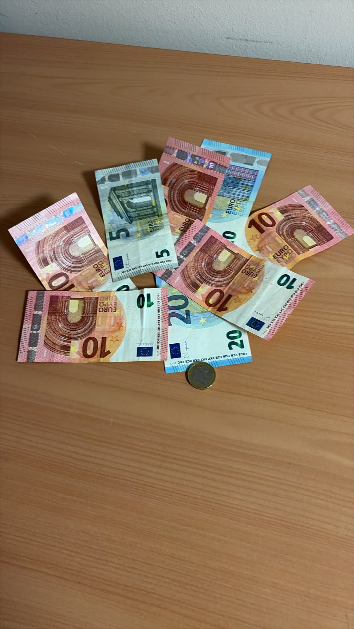 96 € Spende liegen auf dem Tisch